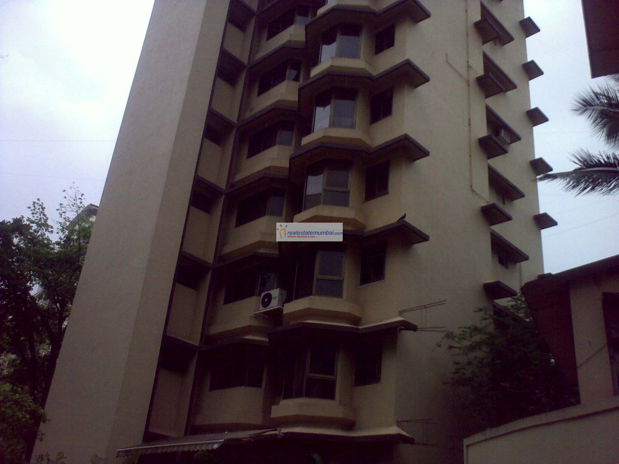 Solitaire Apartments